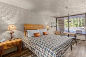 Stonegate Lodge King Bed WIFI Roku TV Salt Water Pool Room #203